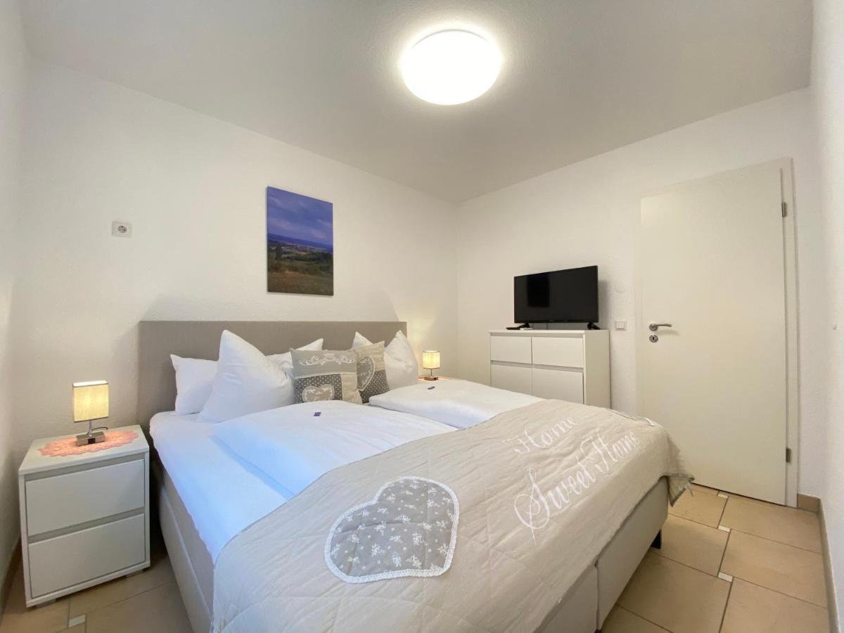 2 Zimmer Apartment, 70 Qm, Max 4 Pers, Private Terasse, 2 Parkplaetze, Internet 250 Mbit Gärtringen Esterno foto