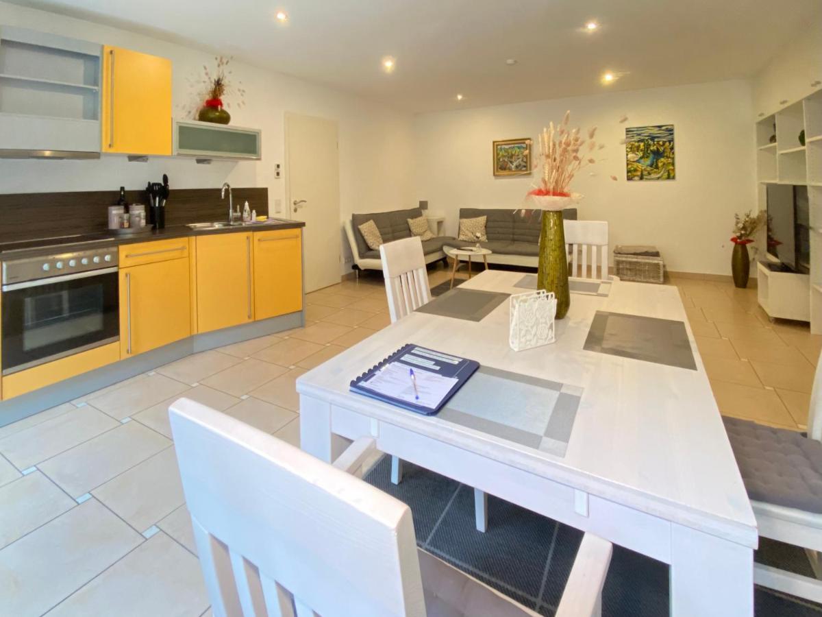 2 Zimmer Apartment, 70 Qm, Max 4 Pers, Private Terasse, 2 Parkplaetze, Internet 250 Mbit Gärtringen Esterno foto