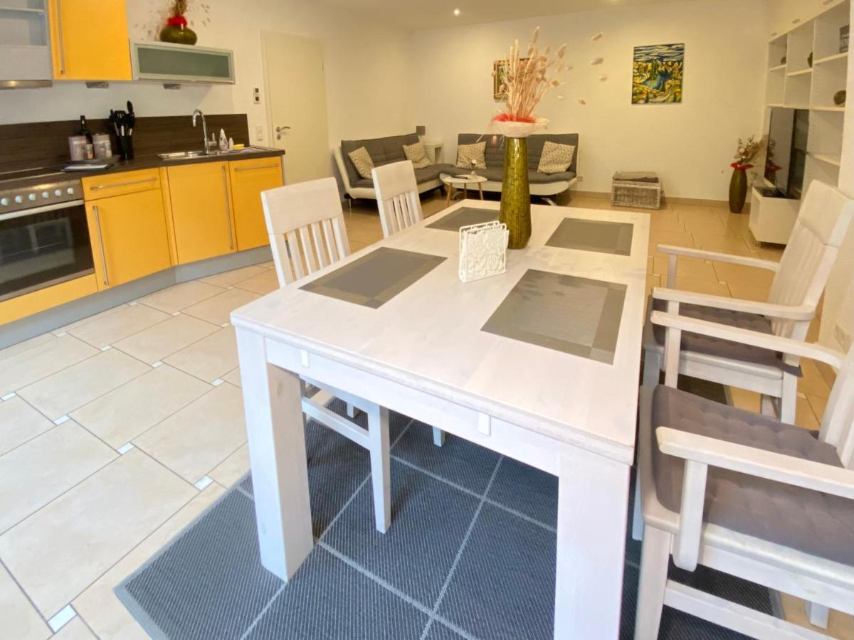 2 Zimmer Apartment, 70 Qm, Max 4 Pers, Private Terasse, 2 Parkplaetze, Internet 250 Mbit Gärtringen Esterno foto