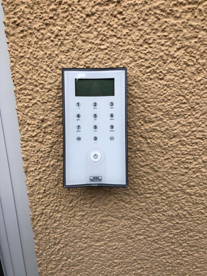 2 Zimmer Apartment, 70 Qm, Max 4 Pers, Private Terasse, 2 Parkplaetze, Internet 250 Mbit Gärtringen Esterno foto