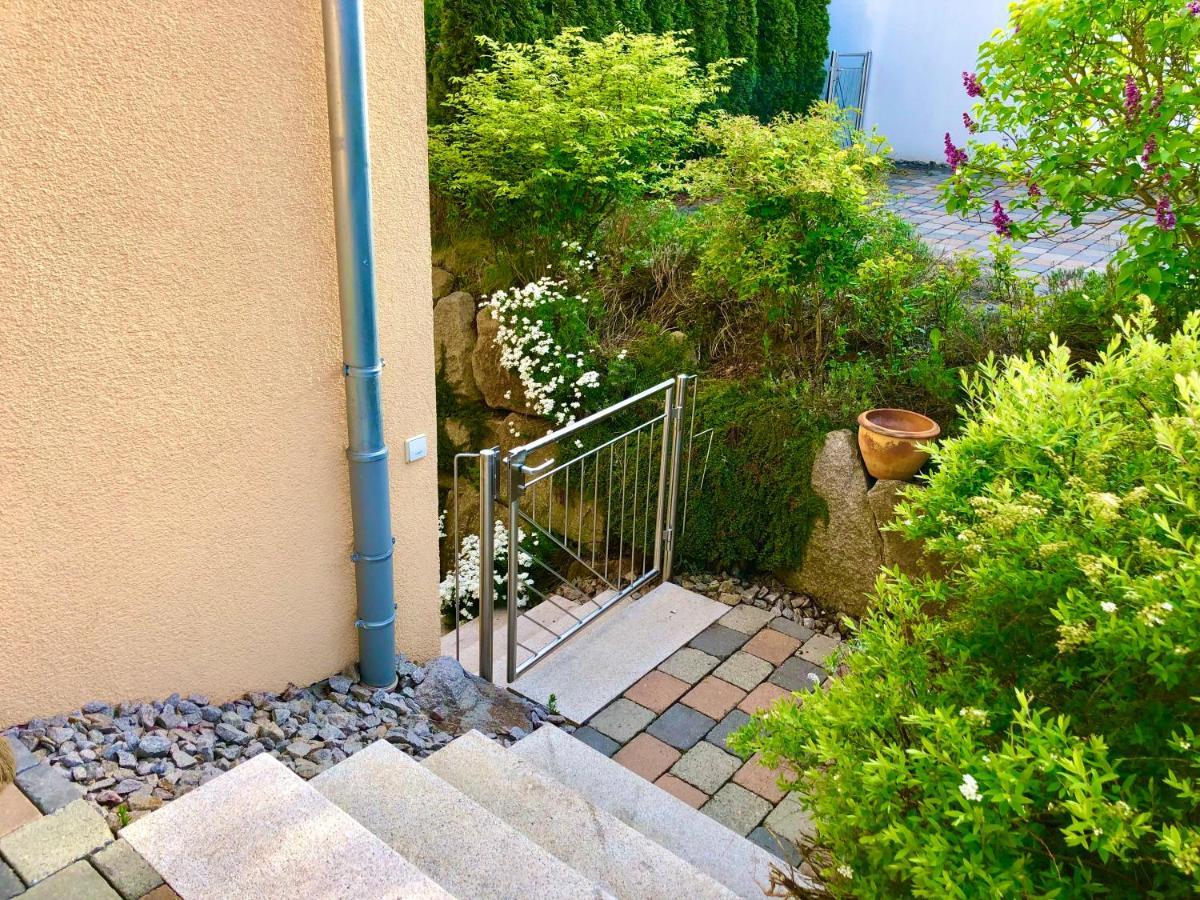 2 Zimmer Apartment, 70 Qm, Max 4 Pers, Private Terasse, 2 Parkplaetze, Internet 250 Mbit Gärtringen Esterno foto