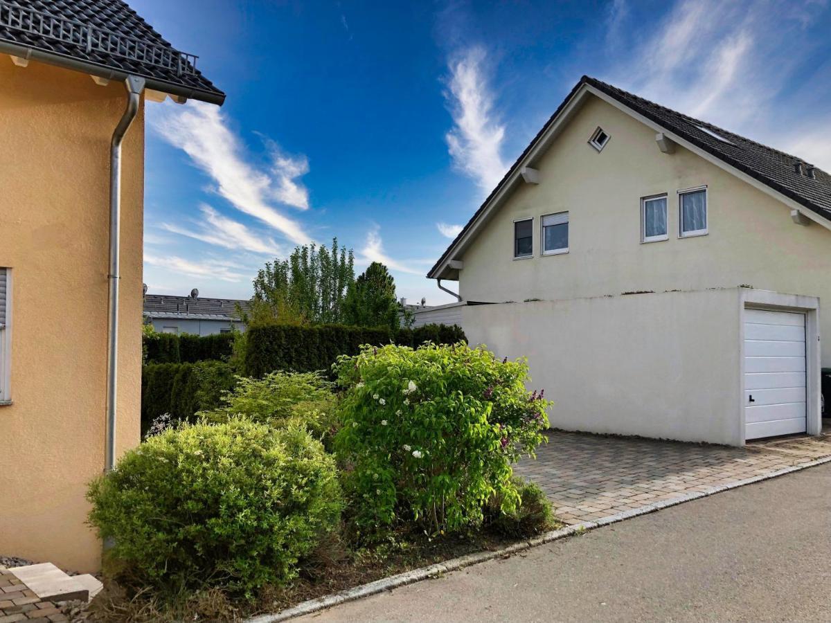 2 Zimmer Apartment, 70 Qm, Max 4 Pers, Private Terasse, 2 Parkplaetze, Internet 250 Mbit Gärtringen Esterno foto